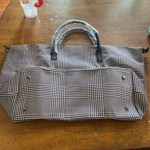 Lulu Dharma Frasier weekender travel carry-on bag pink roomy shoulder strap new - Picture 4 of 5